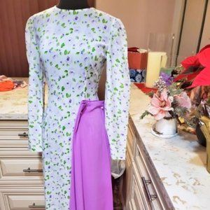 Vietnamese traditional dress (ao dai)